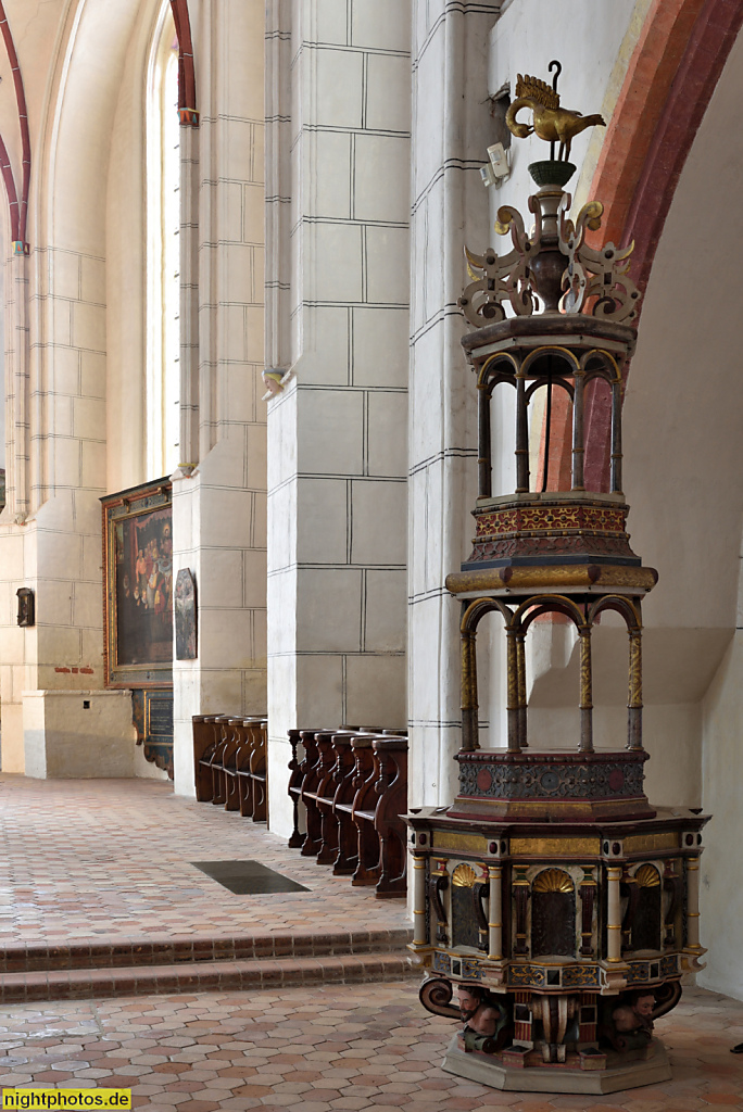 Bernau Stadtpfarrkirche St Marien. Erbaut 1240 als romanische Basilika. Umbau spätgotische Hallenkirche 1400-1519. Taufe mit Aufsatz von 1606