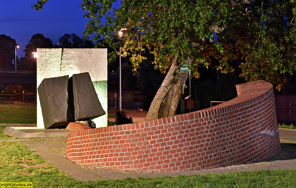 Berlin Spandau Mahnmal für die im Nationalsozialismus verfolgten Juden. Errichtet 1989 nach Entwurf von Ruth Golan-Zareh und Kay Zarehan an der Sternbergpromenade