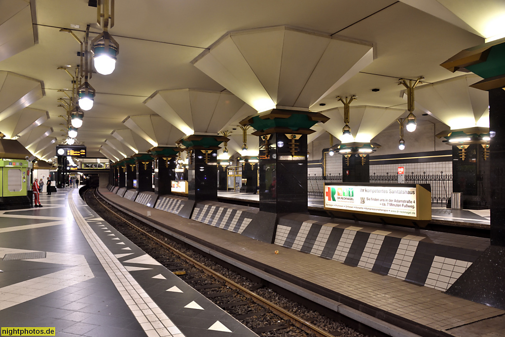 Berlin Spandau U-Bahnhof Rathaus Spandau der Linie 7 erbaut 1973-1984 von Rainer G Rümmler