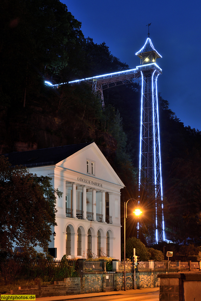 Bad Schandau freistehender Personenaufzug nach Ostrau erbaut 1904-1905 neben katholischer Pfarrkirche