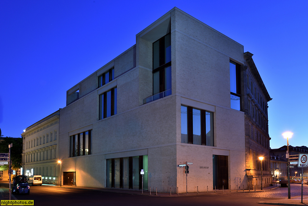 Berlin Mitte Galeriehaus am Kupfergraben. Haus Bastian. Erbaut 2007 von David Chipperfield. 2009-2017 Contemporary Fine Arts Galerie. Seit 2019 Stiftung Preußischer Kulturbesitz (SPK)