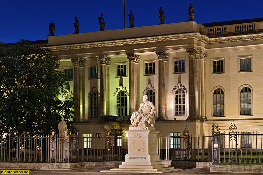 Berlin Mitte Humboldt Universität Hauptgebäude Erbaut 1748-1753 als Palais des Prinzen Heinrich von Johann Boumann im Barock. Universität seit 1809. Rekonstruiert 1962