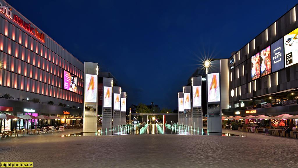 Berlin Friedrichshain Mercedes-Platz an der Mühlenstrasse erbaut 2018