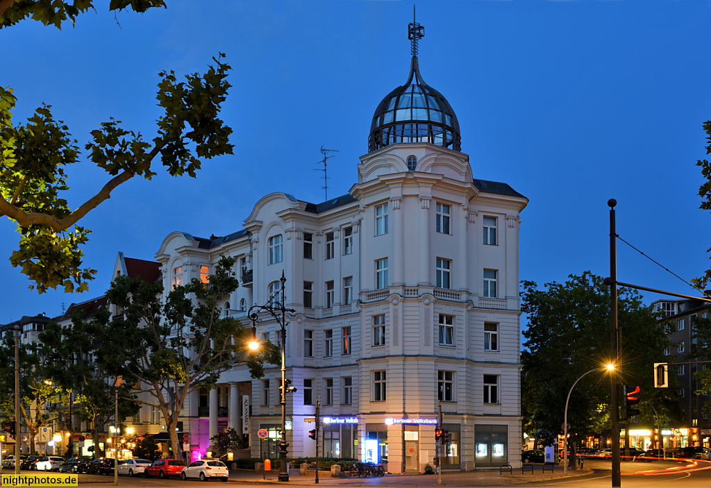 Berlin Charlottenburg Halensee Kurfürstendamm Eckhaus Westfälische Straße restauriert 1987 mit Glaskuppel