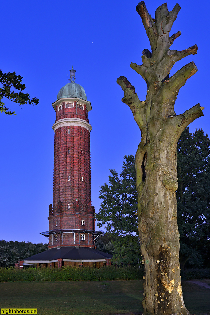 Berlin Charlottenburg-Nord Wasserturm mit Café Restaurant im Volkspark Jungfernheide erbaut 1925 von Walter Helmcke für die Parkbewässerung