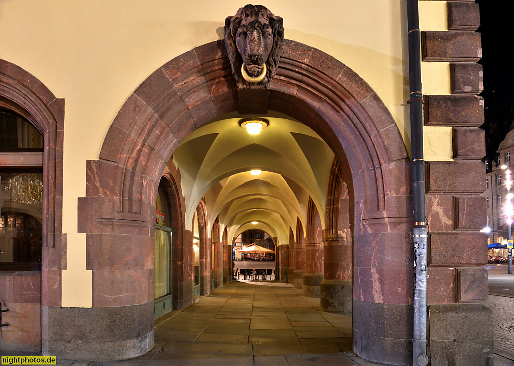 Leipzig Sachsen Altes Rathaus Renaissancebau erbaut 1556 von Baumeistern Paul Speck und Paul Widemann für Bürgermeister und Grosskaufmann Hieronymus Lotter. Arkaden Nordseite