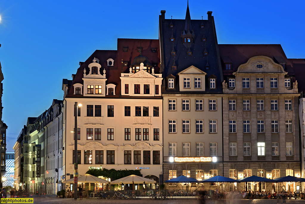 Leipzig Sachsen Markt Randbebauung. Eckhaus erbaut 1580 Umbau 1820. Mitte Wohn-Geschäftshaus erbaut 1922. Rechts Bankgebäude erbaut 1909. Muschelkalkfassaden