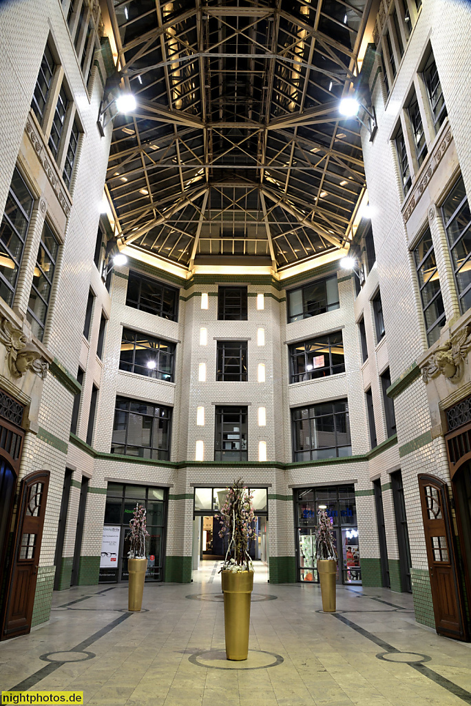 Leipzig Passage im Hansahaus als Messehaus erbaut 1904-1906 von Polster und Höhn. Glasdach Stahlkonstruktion