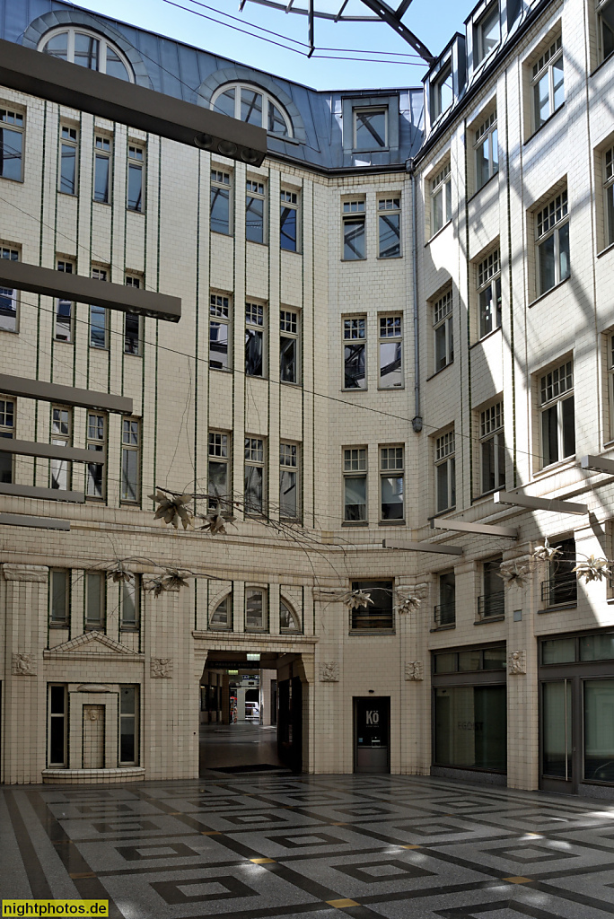 Leipzig Hansahaus Passage Jägerhof als Messehaus erbaut 1904-1906 von Polster und Höhn. Glasdach Stahlkonstruktion