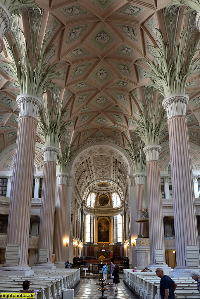 Leipzig Nikolaikirche. Erstbau 1170 romanisch. Umbau zur spätgotischen Hallenkirche im 15. und 16. Jhdt. Heutiger Innenraum von Stadtbaumeister Johann Friedrich Carl Dauthe 1784-1797