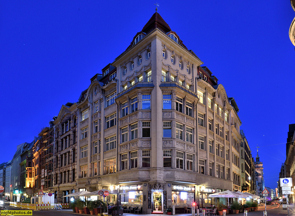 Leipzig Geschäftshaus erbaut 1909-1910 von Wilhelm Becker für Pelzhändler Gebrüder Felsenstein mit Kalksteinfassade im Reformstil. Saniert 2000-2001. Bauornamentik von Wilhelm und Bruno Wollstädter. Brühl 54 Ecke Nikolaistrasse 40