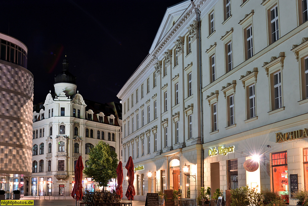 Leipzig Wohn- und Geschaeftshaus erbaut 1899-1900 von Max Pommer im Neubarock. Grosser Blumenberg erbaut als Bürgerhaus 1826-1832 von Stadtbaudirektor Albert Geutebrück am Richard-Wagner-Platz im Klassizismus