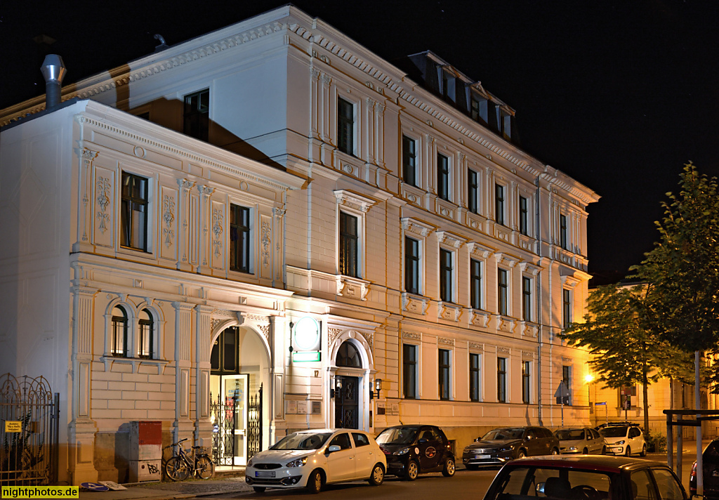 Leipzig Mietshaus erbaut 1863 mit historistischer Putzfassade Gustav-Adolf-Strasse 17. Restaurant Steakhouse Piccolo