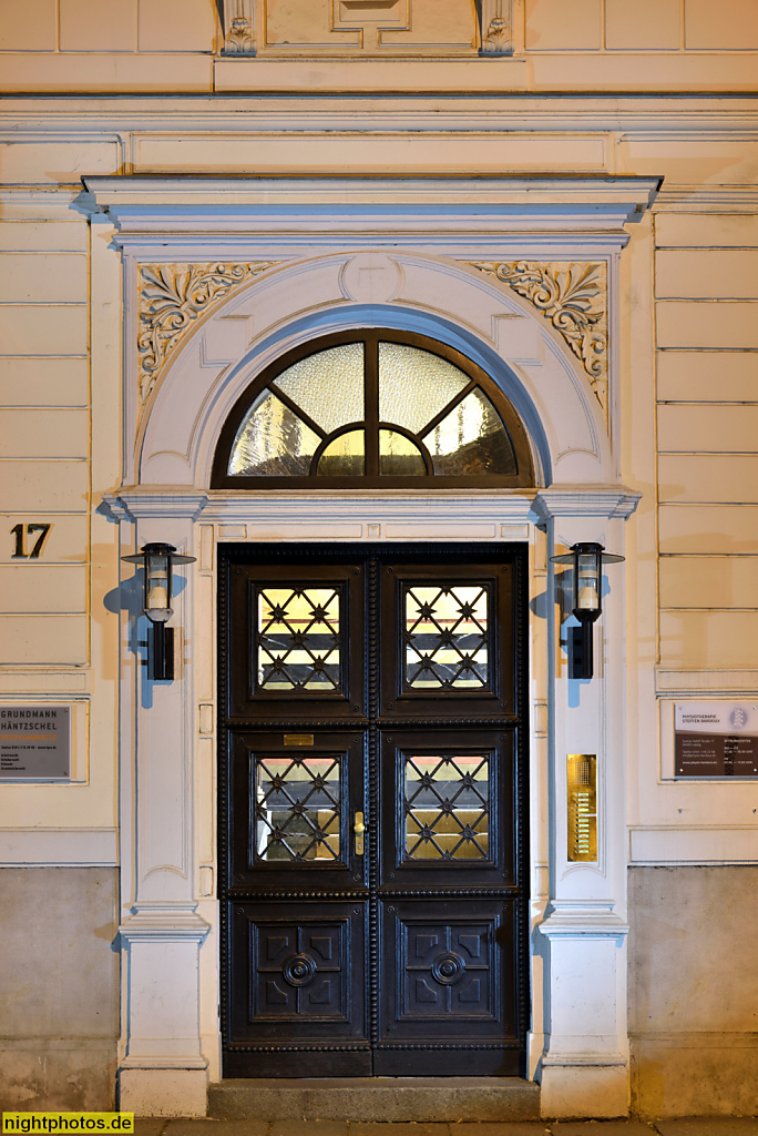 Leipzig Mietshaus erbaut 1863 mit historistischer Putzfassade Gustav-Adolf-Strasse 17. Tür