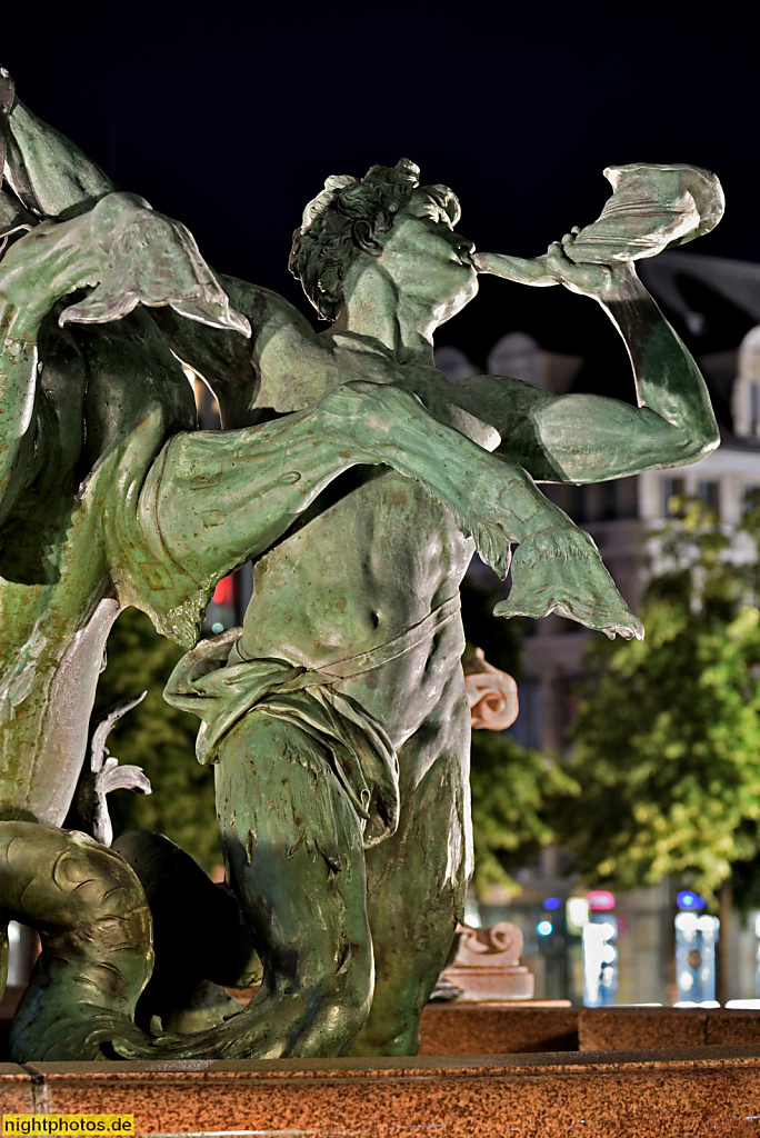 Leipzig Mendebrunnen erschaffen 1886 von Jacob Ungerer mit Figuren der griechischen Mythologie. Restauriert 1997-1998. Triton