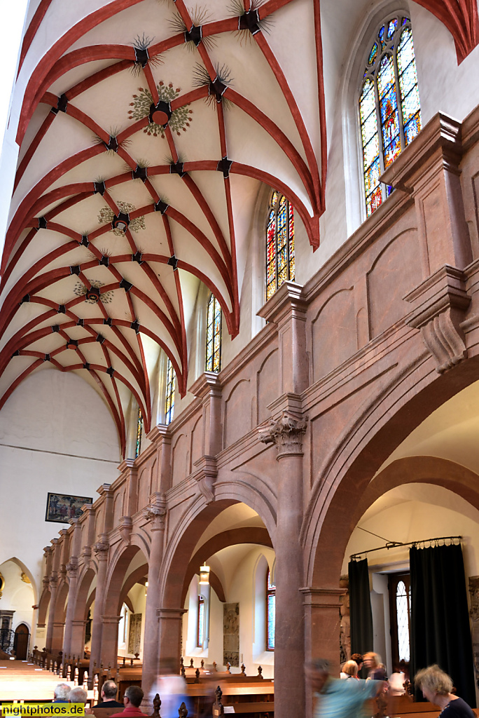 Leipzig Thomaskirche spätgotisch erbaut 1482-1496 von Claus Roder und Conrad Pflüger. Seitenschiff mit Galerie unter Netzrippengewölbe
