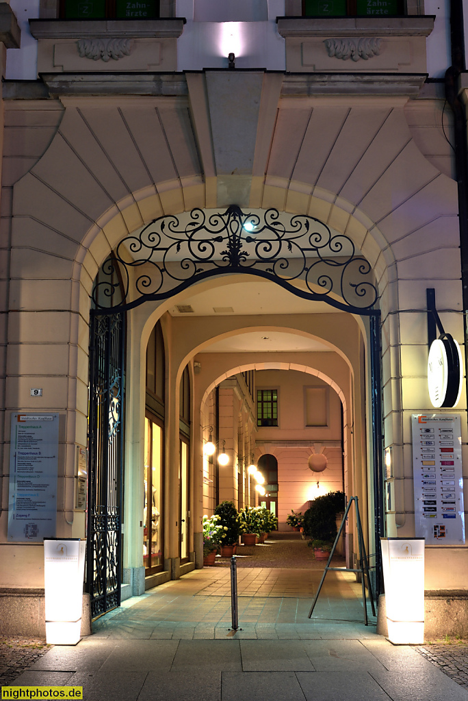 Leipzig Neumarktpassage im Städtischen Kaufhaus. Erstbau 1740-1744 von Friedrich Seltendorff. Umbau zum Mustermessehaus 1893-1901. Neobarock. Eingang Neumarkt