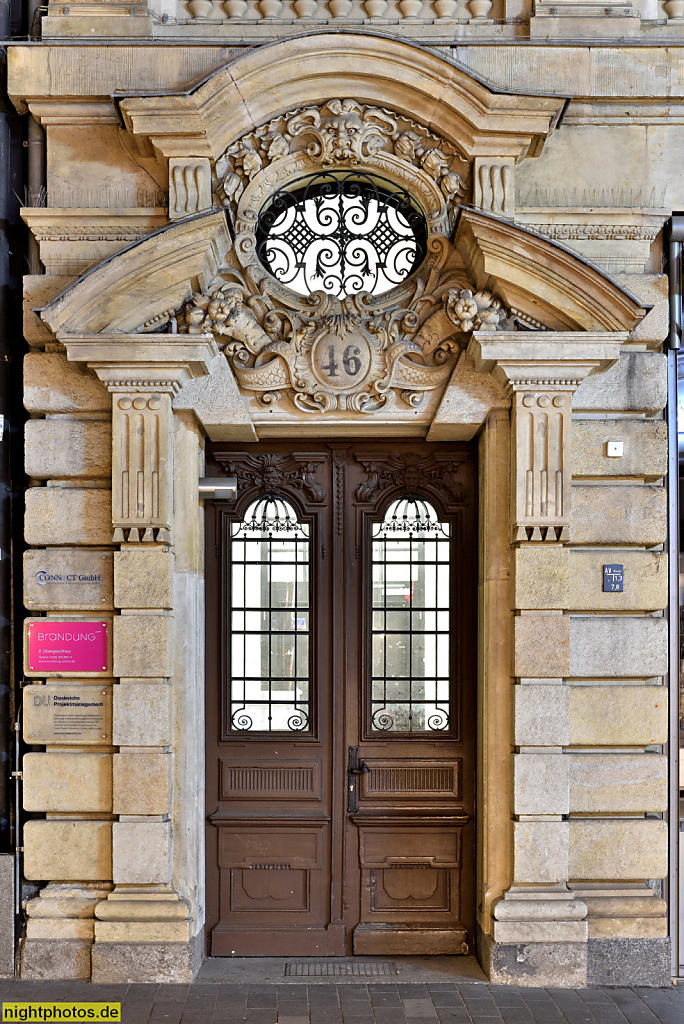 Leipzig Wohn- und Geschäftshaus erbaut 1887-1888 von Gustav Strauss für Carl Schwarzburger (rechts). Historistische Fassadengestaltung mit Renaisssanceelementen und Barockelementen. Petersstrasse 46