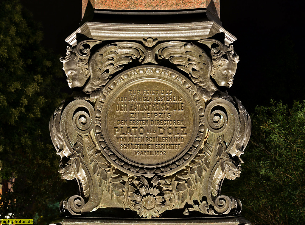 Leipzig Plato-Dolz-Denkmal errichtet 1892 am Promenadenring von Georg Weidenbach zu Ehren der Ersten Direktoren der Ratsfreischule