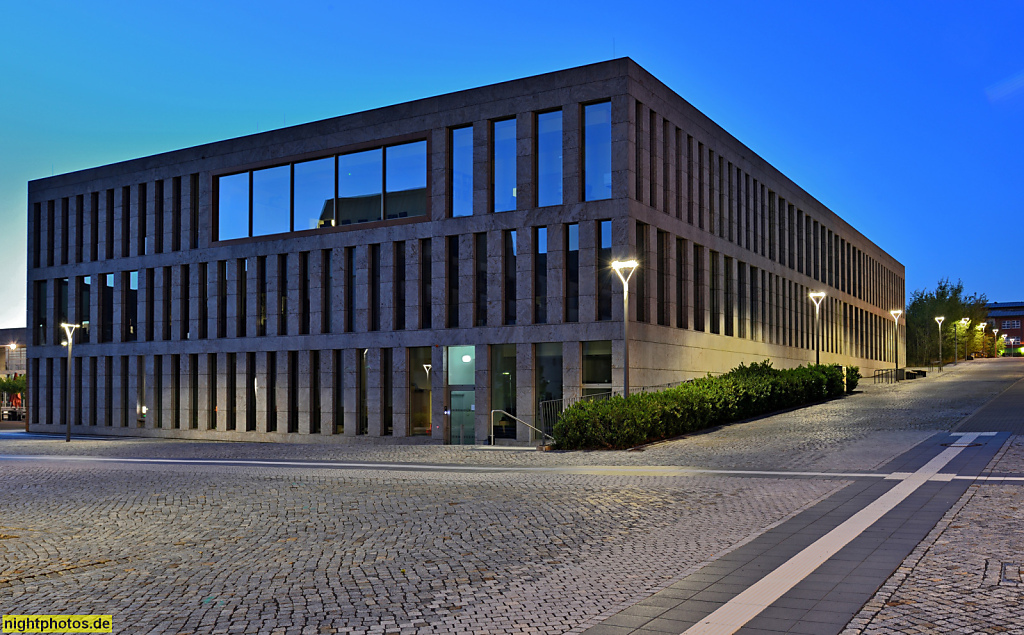 Fulda Hochschule Campus Leipziger Strasse. Bibliothek Gebäude 12 erbaut 2010-2013 von Atelier 30 Architekten GmbH Fischer-Creutzig und Mann Landschaftsarchitekten