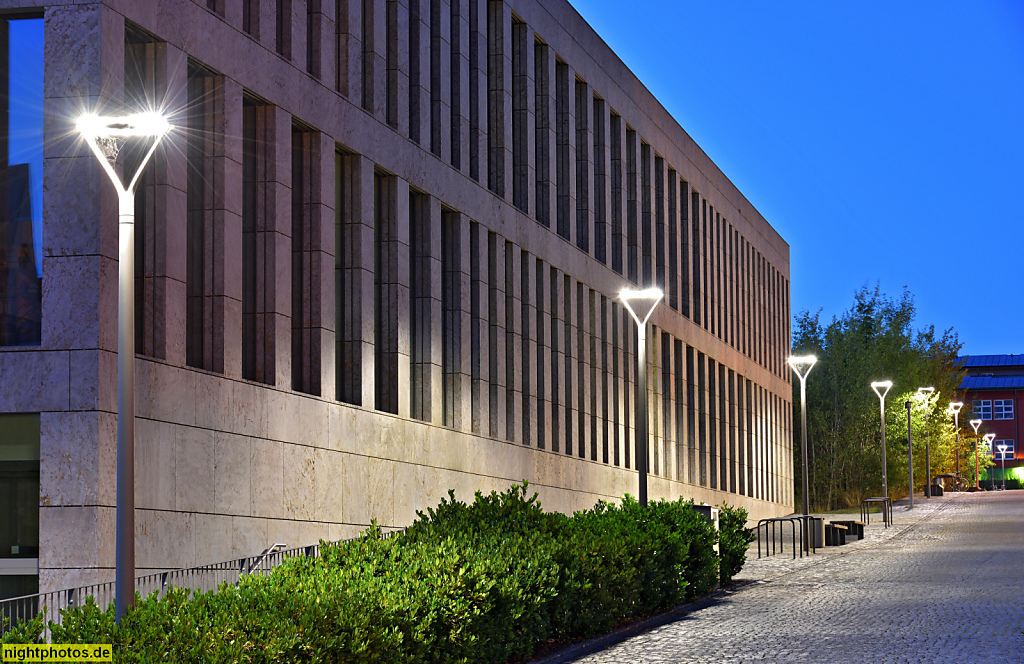 Fulda Hochschule Campus Leipziger Strasse. Bibliothek Gebäude 12 erbaut 2010-2013 von Atelier 30 Architekten GmbH Fischer-Creutzig und Mann Landschaftsarchitekten