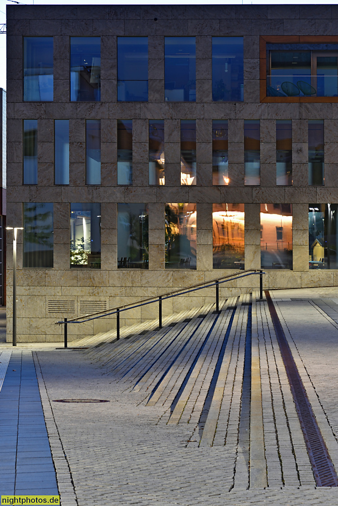 Fulda Hochschule Campus Leipziger Strasse. SSC Student Service Center Gebäude 10 erbaut 2010-2013 von Atelier 30 Architekten GmbH Fischer-Creutzig und Mann Landschaftsarchitekten