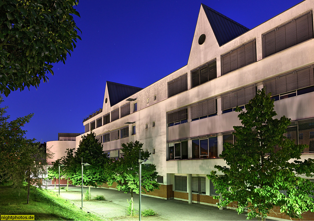 Fulda Hochschule Campus Leipziger Strasse. Gebäude 33 Seminar- u Laborräume. Grünanlage