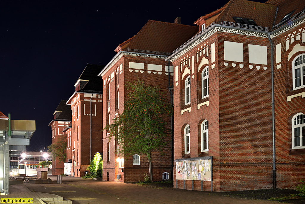 Fulda Hochschule Campus Leipziger Strasse. Zentralverwaltung Gebäude 41. Erbaut 1899-1901 von August Menken und Fritz Adam als Kaserne des 47. Artillerieregiments. Neugotischer Stil