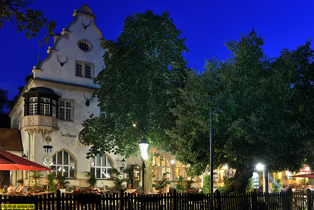 Berlin Dahlem Locanda 12 Apostoli erbaut 1905-1906 als Ausflugsrestaurant Forsthaus Paulsborn von Friedrich Wilhelm Göhre im Stil der Neorenaissance am Hüttenweg