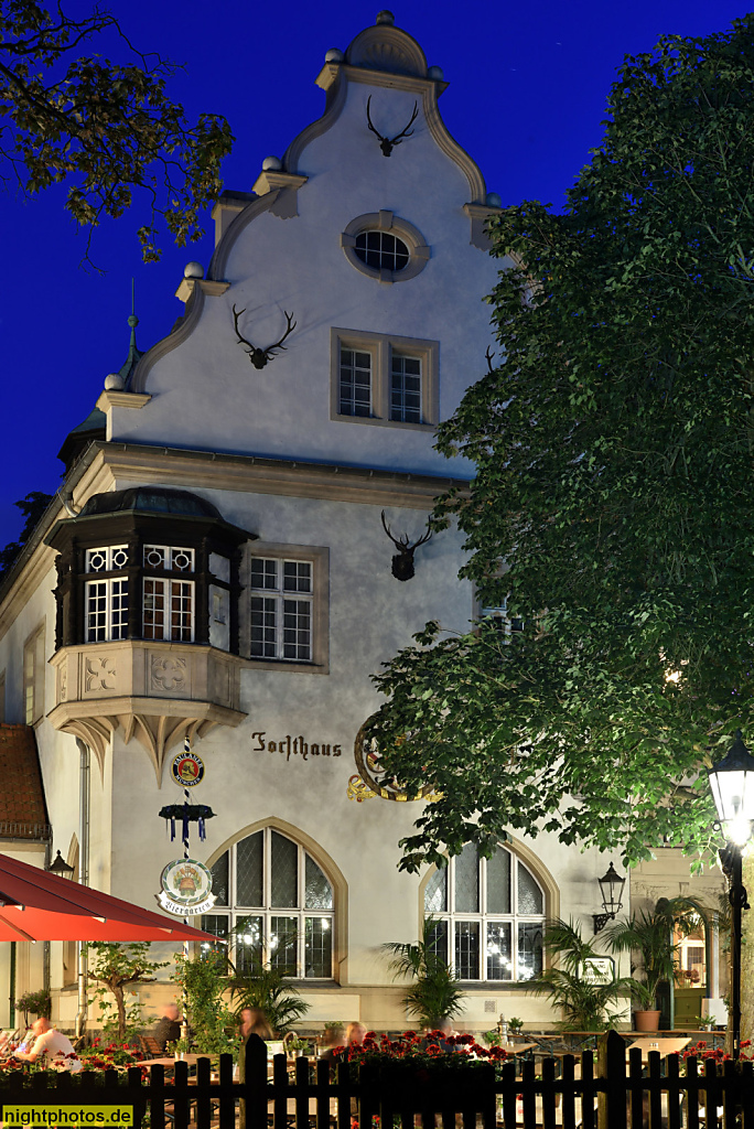 Berlin Dahlem Locanda 12 Apostoli erbaut 1905-1906 als Ausflugsrestaurant Forsthaus Paulsborn von Friedrich Wilhelm Göhre im Stil der Neorenaissance am Hüttenweg