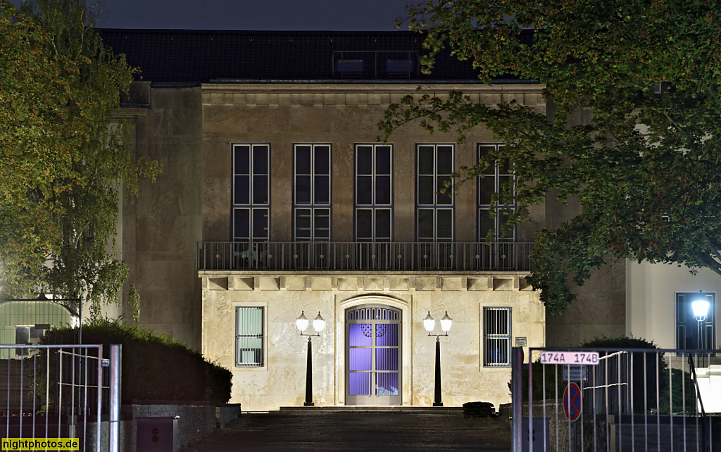 Berlin Zehlendorf Marble Gallery von Markus Hannebauer im ehemaligen US-Headquarter Clayallee erbaut 1936-1938 von Architekt Fritz Fuss als zentrales Kommandogebäude des Luftgaukommando III