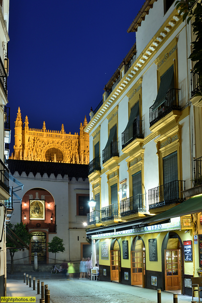 Sevilla Calle Argote de Molina mit Kathedrale erbaut 1401-1519 hinter Orangenhof