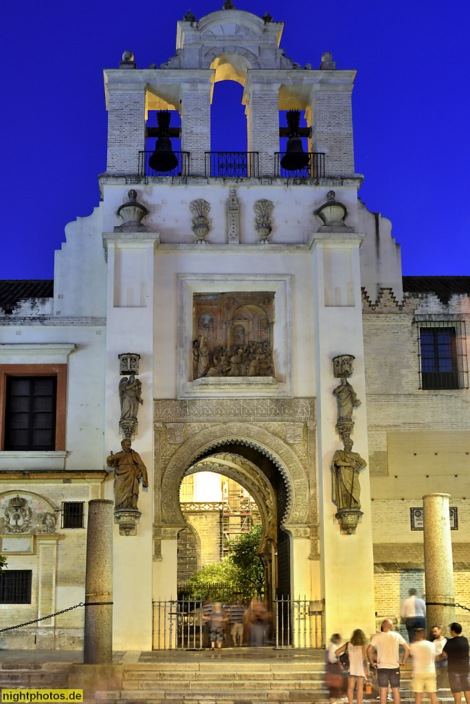 Sevilla Puerta del Perdón aus maurischer Zeit zum Orangenhof der Kathedrale erbaut 1401-1519