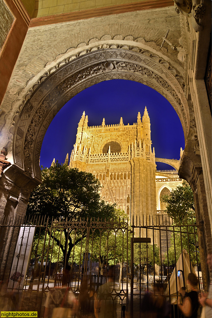 Sevilla Puerta del Perdón aus maurischer Zeit zum Orangenhof der Kathedrale erbaut 1401-1519