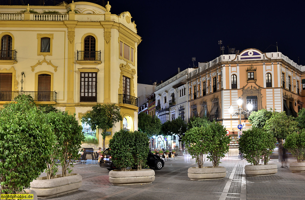 Sevilla Plaza Virgen de los Reyes an der Calle Mateos Gago mit Restaurant El Girardillo
