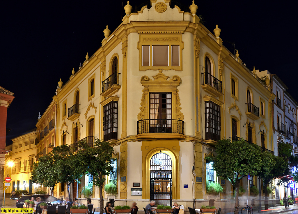Sevilla Plaza Virgen de los Reyes an der Calle Mateos Gago mit Restaurant El Girardillo