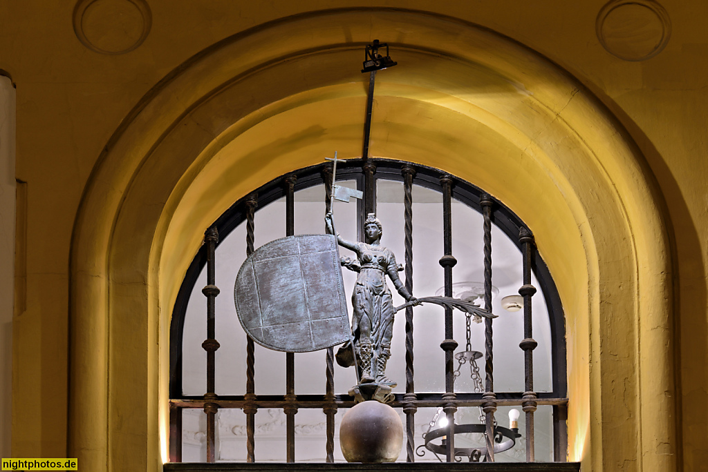 Sevilla Restaurant El Giraldillo an der Calle Mateos Gago mit Nachbildung der Skulptur der La Giralda von 1568 von Bartolomé Morel