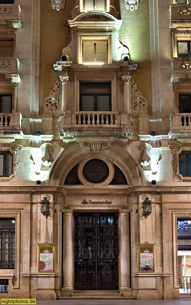 Sevilla Niederlassung Banco de Santander in der Avenida de la Constitucion. Erbaut 1952 als Banco Central von Vicente Traver im klassizistischen Monumentalismus