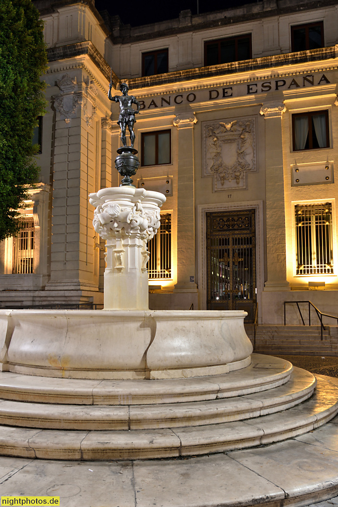 Sevilla Banco de Espana erbaut 1928 von Antonio Illanes del Río am Plaza de San Francisco. Brunnen mit Statue