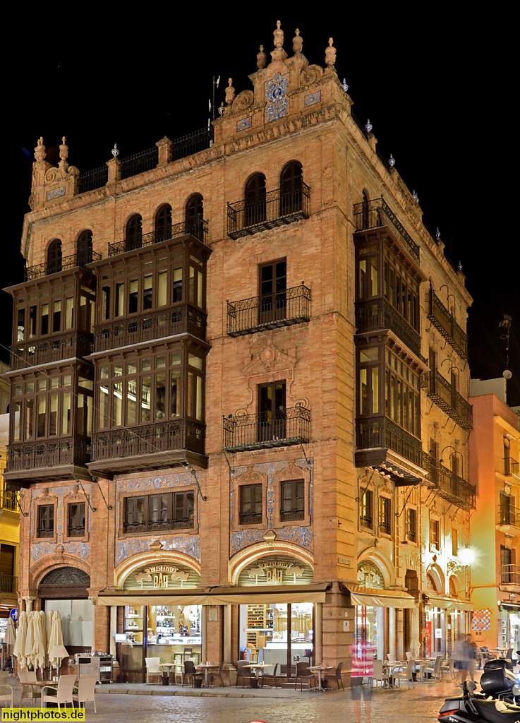 Sevilla Laredo-Gebaeude erbaut 1919 von Ramón Balbuena y Huertas. Erweitert 1927 von Manuel Cuadrillero Sáez. Seit 1945 Ort der Laredo-Bar