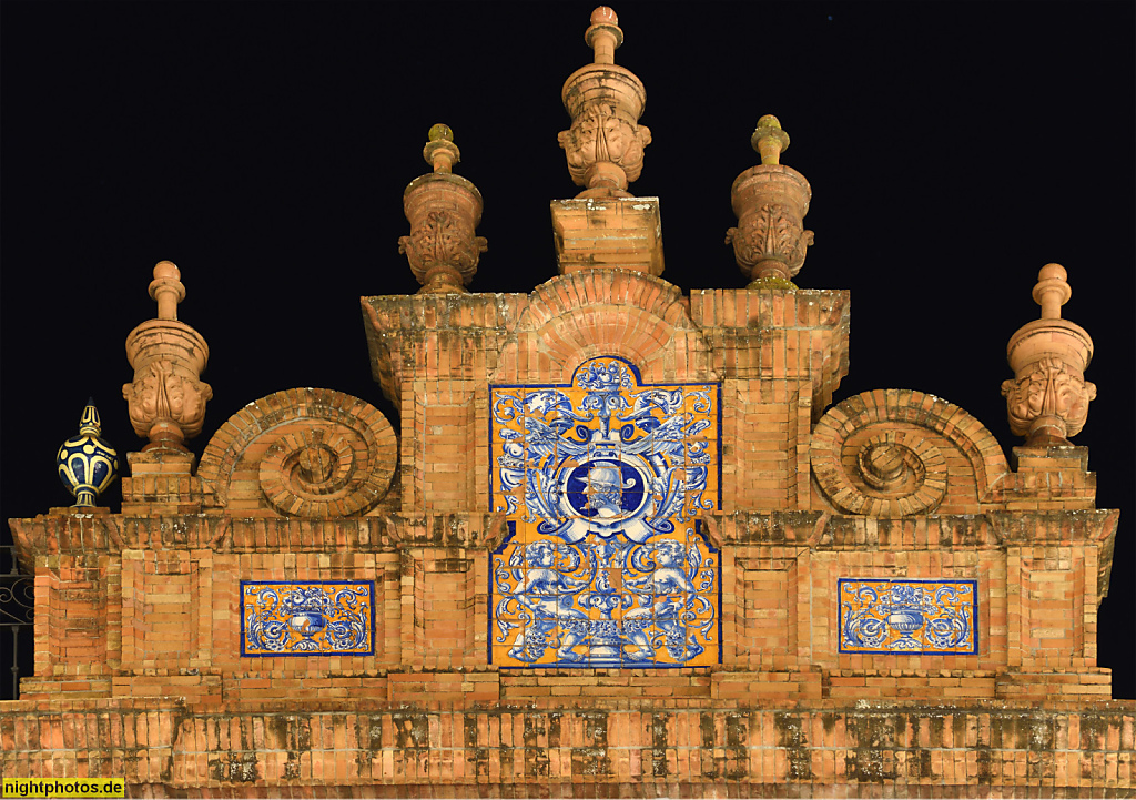 Sevilla Laredo-Gebaeude erbaut 1919 von Ramón Balbuena y Huertas. Erweitert 1927 von Manuel Cuadrillero Sáez. Seit 1945 Ort der Laredo-Bar