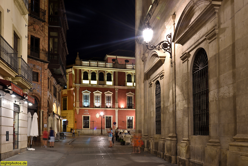 Sevilla Calle Granada mit Laredo-Gebäude Cajasol und Ayuntamiento