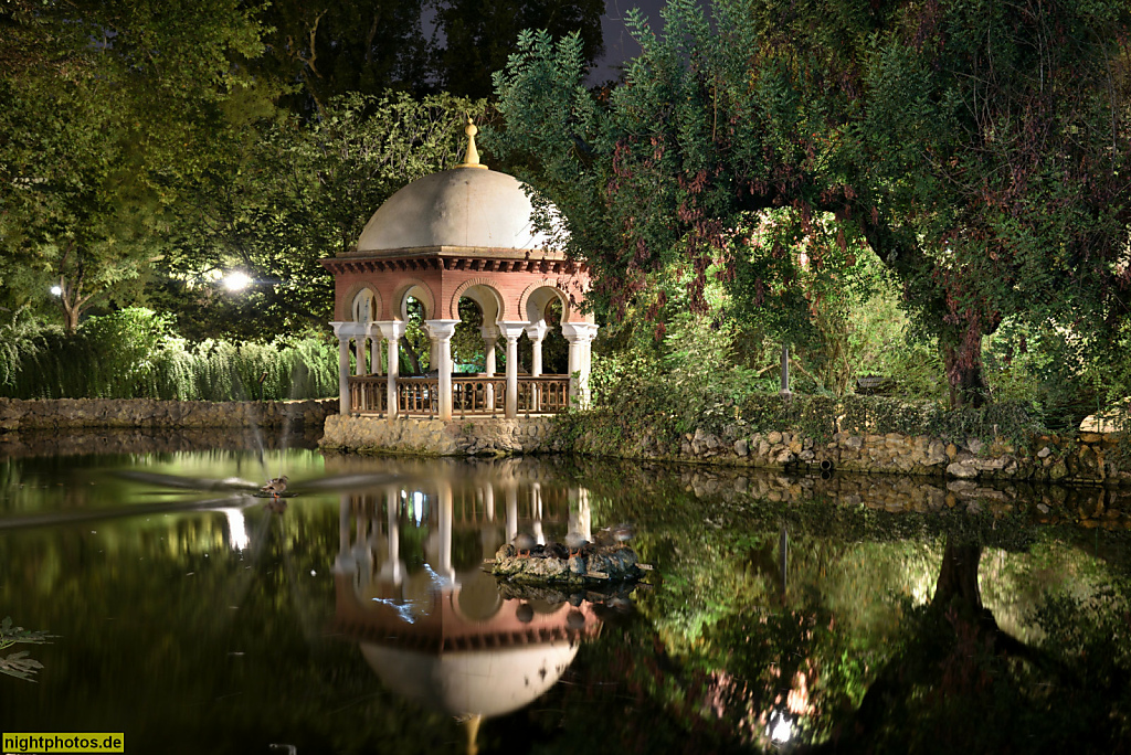 Sevilla Parque de Maria Luisa. Pavillon von Alfonso XII. Pabellón de alfonso XII al Isla de los Pájaros
