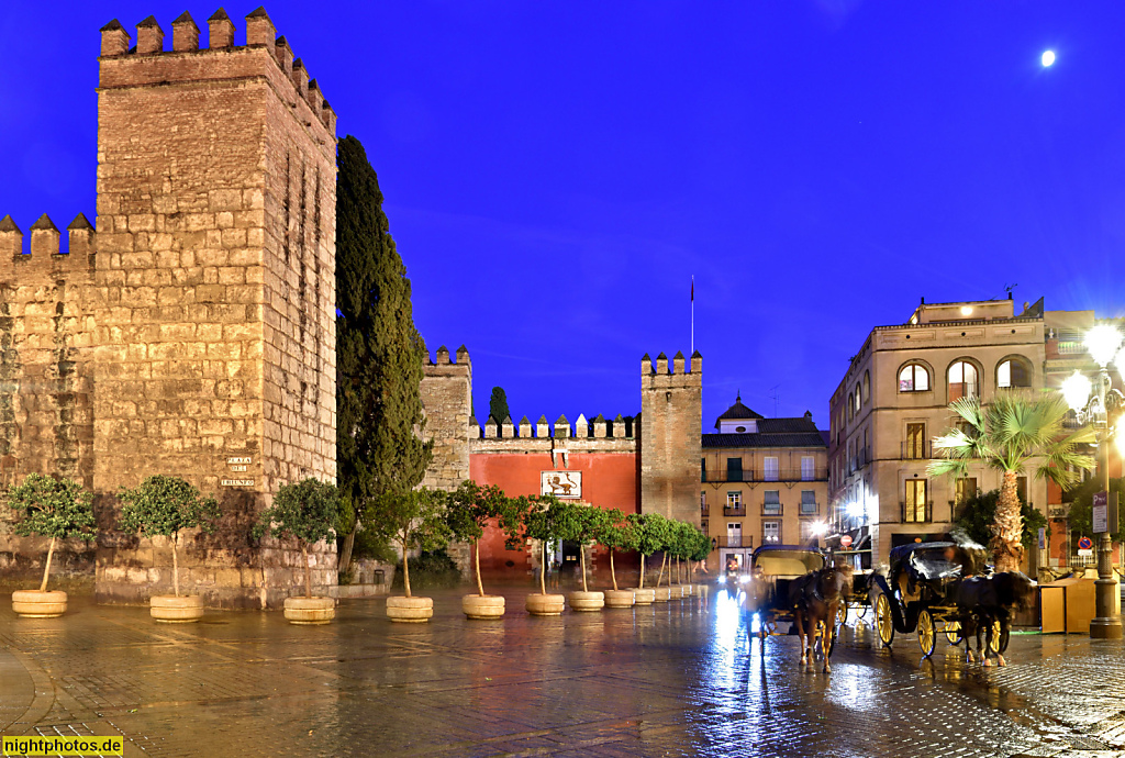 Sevilla Real Alcazar de Sevilla. Königspalast. Erbaut ab 1364 für Pedro I. in Mudéjar Stil. Puerta de los Leones