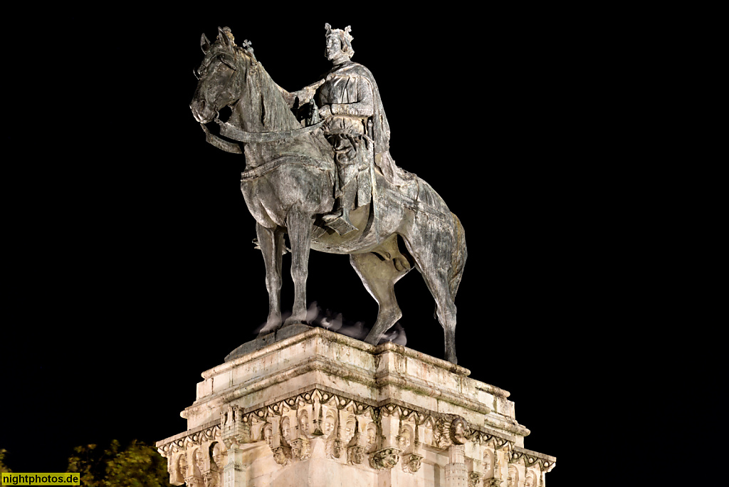 Sevilla Denkmal für Fernando III de Castilla. San Fernando. Errichtet 1922-1924 von Joaquín Bilbao und Juan Talavera y Heredia in neugotischem Stil