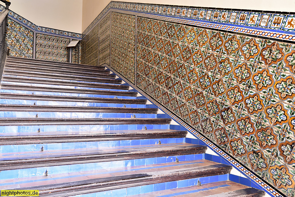 Real Alcázar de Sevilla. Königspalast. Erbaut ab 1364 für Pedro I. in Mudéjar Stil. Treppenhaus aus Azulejos zum Chapterhouse