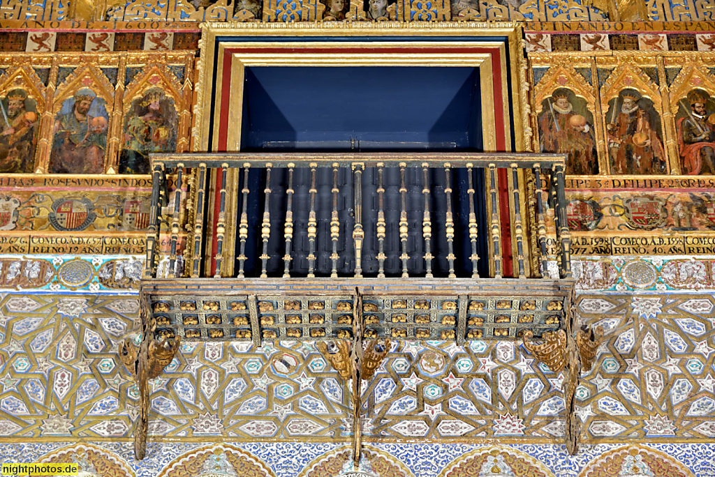 Real Alcázar de Sevilla. Königspalast. Erbaut ab 1364 für Pedro I. in Mudéjar Stil. Palacio del Rey Don Pedro i. Patio de las Doncellas. Innenbalkon