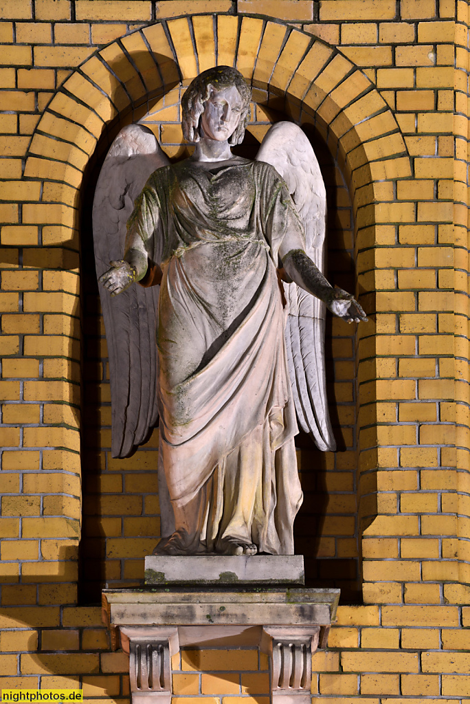 Berlin Biesdorf Kirche auf dem Gelände des Unfallkrankenhaus Berlin. Erbaut 1893-1897 von Hermann Blankenstein als Krankenhauskirche der Anstalt für Epileptische