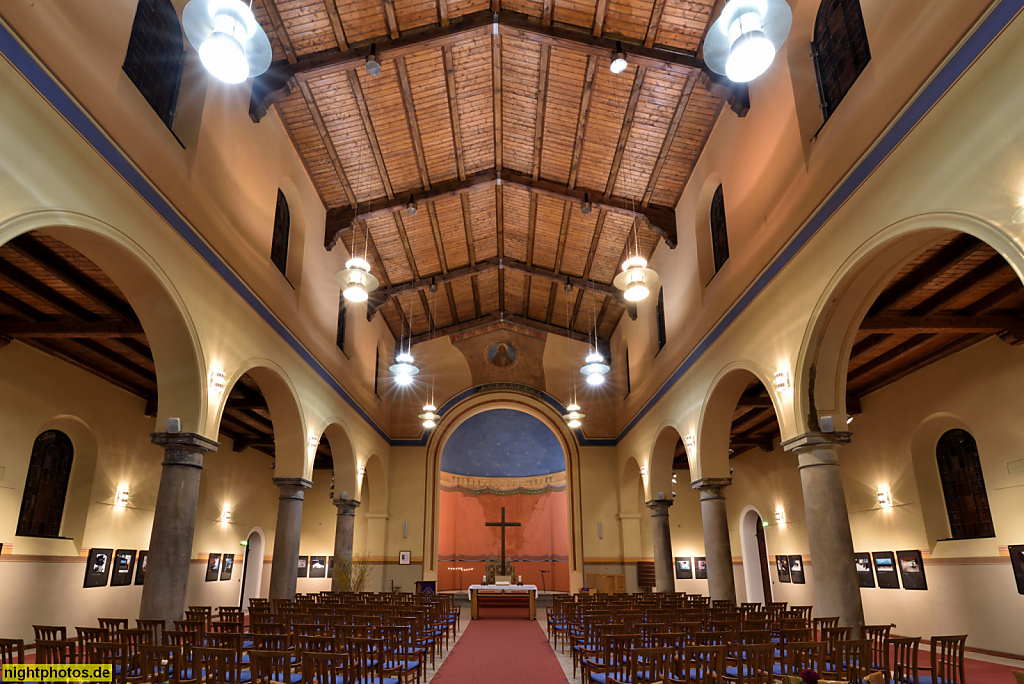 Berlin Biesdorf Kirche auf dem Gelände des Unfallkrankenhaus Berlin. Erbaut 1893-1897 von Hermann Blankenstein als Krankenhauskirche der Anstalt für Epileptische