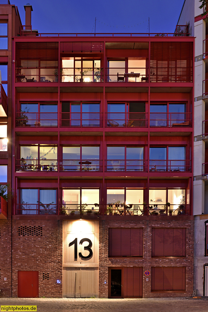 Berlin Schöneberg Rote Häuser erbaut 2014 von Architekten Nils Buschmann und Tom Friedrich von Robertneun Am Lokdepot neben Monumentenstrasse